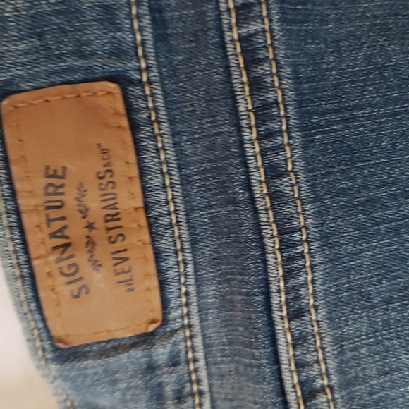 NWOT Signature by Levi Strauss Modern slim medium washed denim Size 24 M 37x32 - Picture 4 of 8